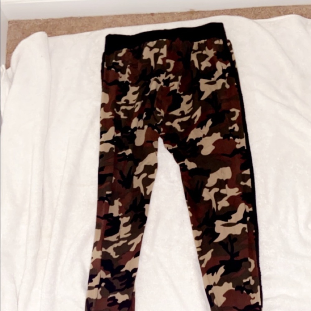 Camouflage joggers ‼️